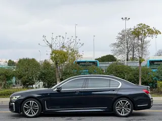BMW 7 Series 2019 Mise à jour 730Li M Ensemble de sport extérieur photo 8 BMW 7 Series 2019 Mise à jour 730Li M Ensemble de sport extérieur photo 8