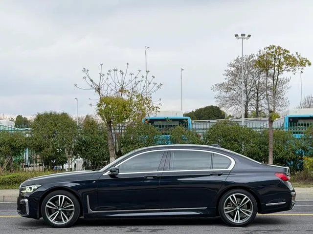 BMW 7 Series 2019 Mise à jour 730Li M Ensemble de sport extérieur photo 8 BMW 7 Series 2019 Mise à jour 730Li M Ensemble de sport extérieur photo 8