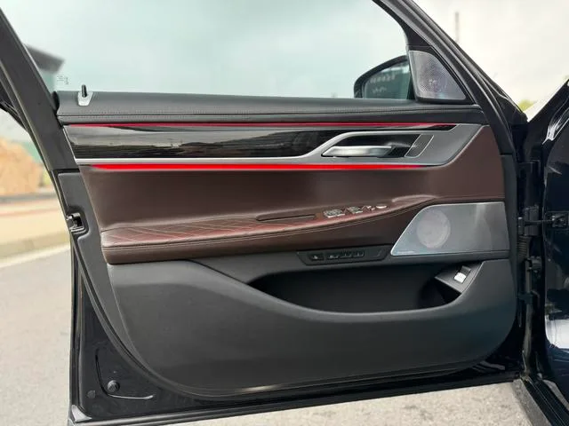 BMW 7 Series 2019 Mise à jour 730Li M Ensemble de sport intérieur photo 11 BMW 7 Series 2019 Mise à jour 730Li M Ensemble de sport intérieur photo 11