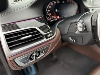 BMW 7 Series 2019 Mise à jour 730Li M Ensemble de sport intérieur photo 14 BMW 7 Series 2019 Mise à jour 730Li M Ensemble de sport intérieur photo 14