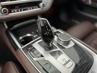 BMW 7 Series 2019 Mise à jour 730Li M Ensemble de sport intérieur photo 16 BMW 7 Series 2019 Mise à jour 730Li M Ensemble de sport intérieur photo 16