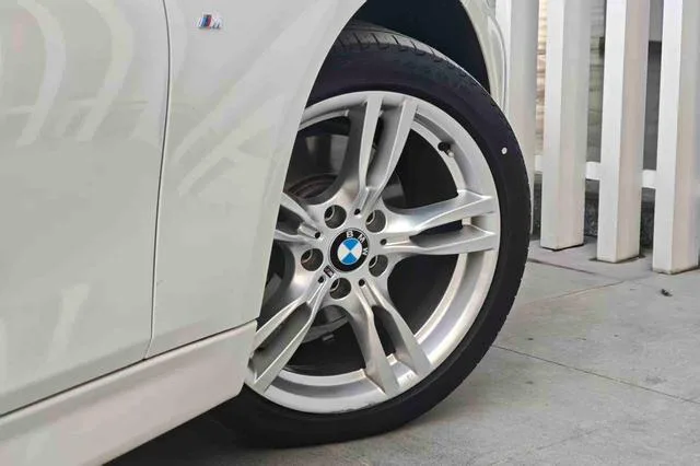 BMW 3 Series 2019 320i M Sports suit exterior photo 6 BMW 3 Series 2019 320i M Sports suit exterior photo 6