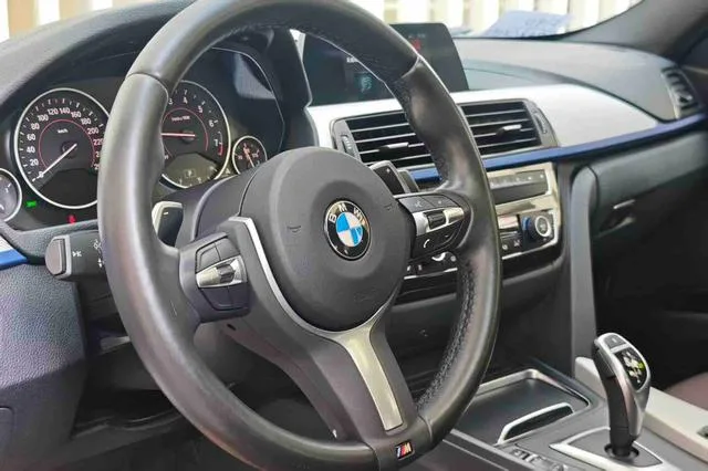 BMW 3 Series 2019 320i M Sports suit interior photo 10 BMW 3 Series 2019 320i M Sports suit interior photo 10