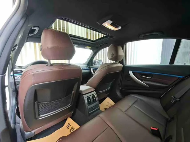 BMW 3 Series 2019 320i M Sports suit interior photo 11 BMW 3 Series 2019 320i M Sports suit interior photo 11
