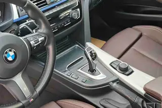 BMW 3 Series 2019 320i M Sports suit interior photo 13 BMW 3 Series 2019 320i M Sports suit interior photo 13