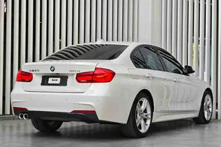 BMW 3 Series 2019 320i M Sports suit interior photo 15 BMW 3 Series 2019 320i M Sports suit interior photo 15