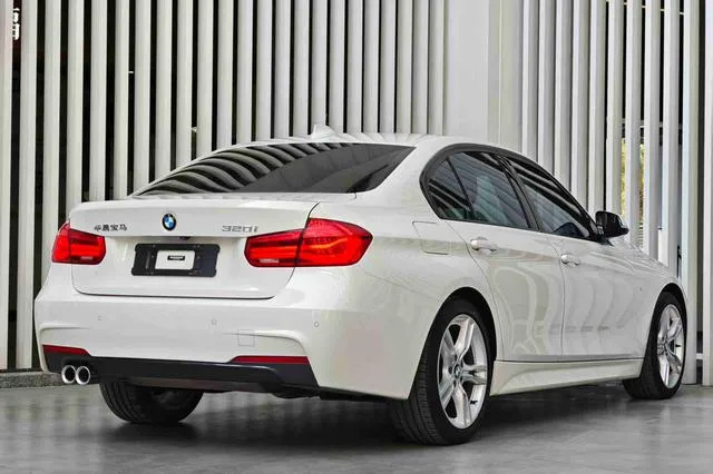 BMW 3 Series 2019 320i M Sports suit interior photo 15 BMW 3 Series 2019 320i M Sports suit interior photo 15