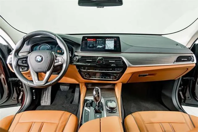 BMW 6 Series GT 2018 630i Set de diseño de lujo exterior foto 10 BMW 6 Series GT 2018 630i Set de diseño de lujo exterior foto 10