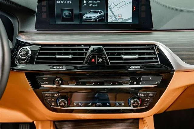 BMW 6 Series GT 2018 630i Set de diseño de lujo interior foto 11 BMW 6 Series GT 2018 630i Set de diseño de lujo interior foto 11