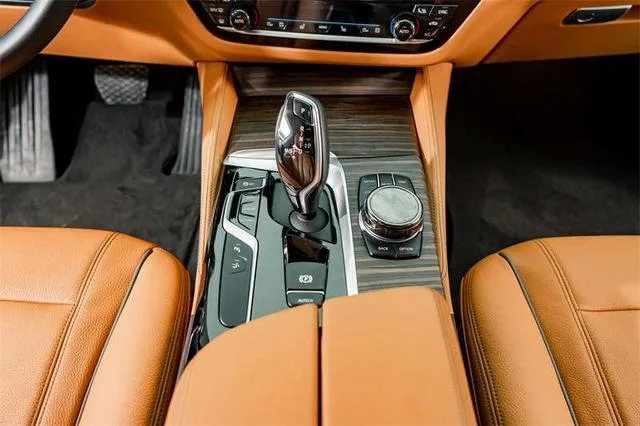 BMW 6 Series GT 2018 630i Set de diseño de lujo interior foto 12 BMW 6 Series GT 2018 630i Set de diseño de lujo interior foto 12