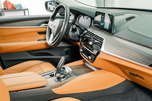 BMW 6 Series GT 2018 630i Set de diseño de lujo interior foto 17 BMW 6 Series GT 2018 630i Set de diseño de lujo interior foto 17