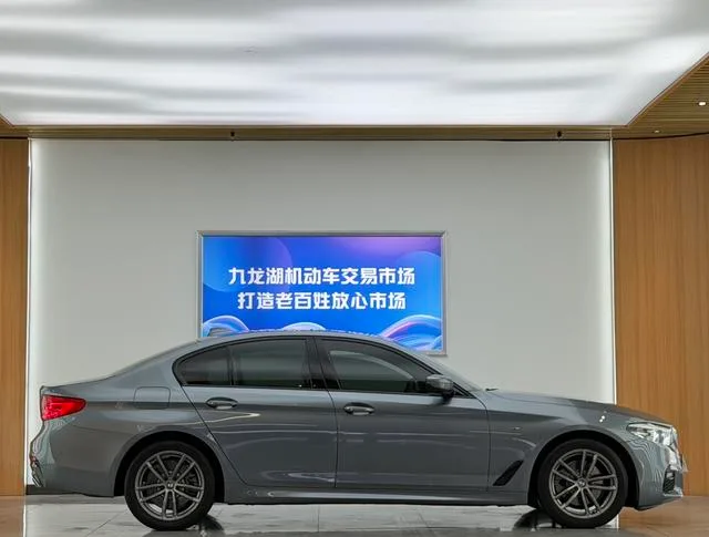 BMW 5 Series 2018 525i M Sports suit exterior photo 4 BMW 5 Series 2018 525i M Sports suit exterior photo 4