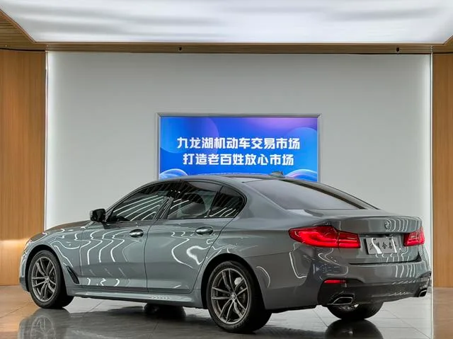 BMW 5 Series 2018 525i M Sports suit exterior photo 6 BMW 5 Series 2018 525i M Sports suit exterior photo 6