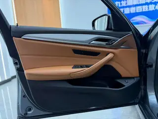 BMW 5 Series 2018 525i M Sports suit interior photo 12 BMW 5 Series 2018 525i M Sports suit interior photo 12