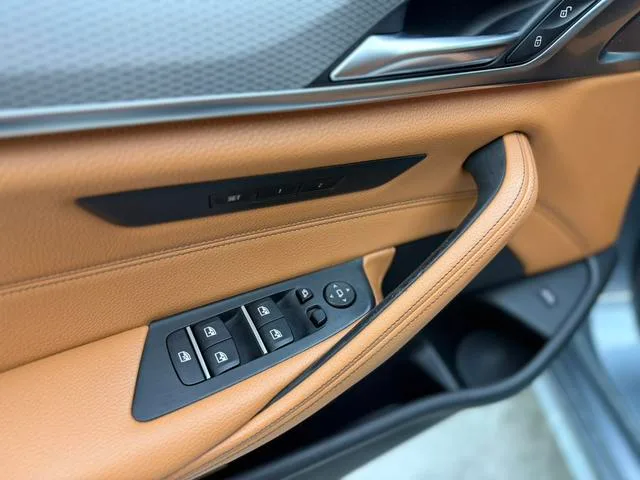 BMW 5 Series 2018 525i M Sports suit interior photo 13 BMW 5 Series 2018 525i M Sports suit interior photo 13