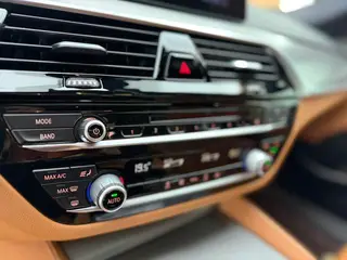 BMW 5 Series 2018 525i M Sports suit interior photo 16 BMW 5 Series 2018 525i M Sports suit interior photo 16