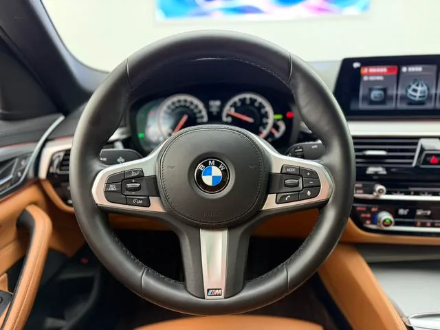 BMW 5 Series 2018 525i M Sports suit interior photo 19 BMW 5 Series 2018 525i M Sports suit interior photo 19