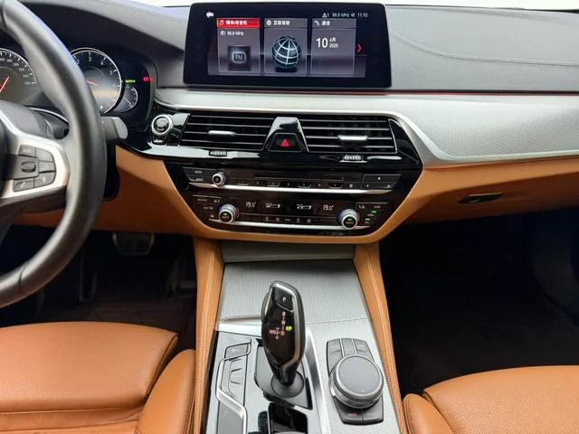 BMW 5 Series 2018 525i M Sports suit interior photo 20 BMW 5 Series 2018 525i M Sports suit interior photo 20