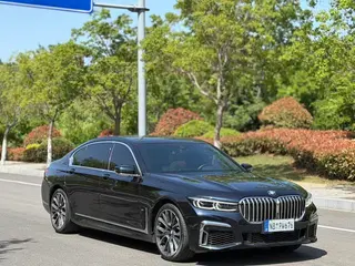 BMW 7 Series 2021 740Li Líder M Conjunto deportivo exterior foto 3 BMW 7 Series 2021 740Li Líder M Conjunto deportivo exterior foto 3