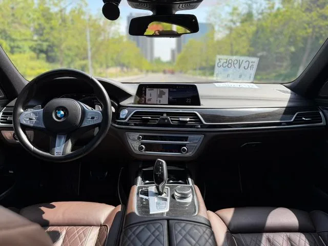 BMW 7 Series 2021 740Li Líder M Conjunto deportivo interior foto 14 BMW 7 Series 2021 740Li Líder M Conjunto deportivo interior foto 14