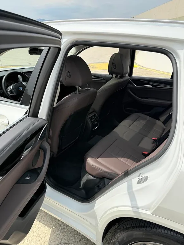 BMW X3 2021 xDrive25i Ensemble de luxe intérieur photo 8 BMW X3 2021 xDrive25i Ensemble de luxe intérieur photo 8