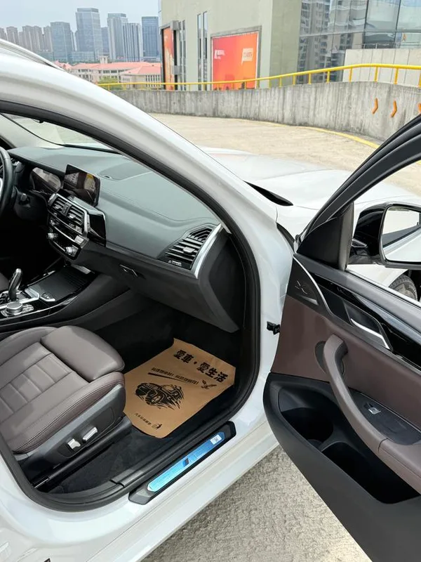 BMW X3 2021 xDrive25i Ensemble de luxe intérieur photo 9 BMW X3 2021 xDrive25i Ensemble de luxe intérieur photo 9
