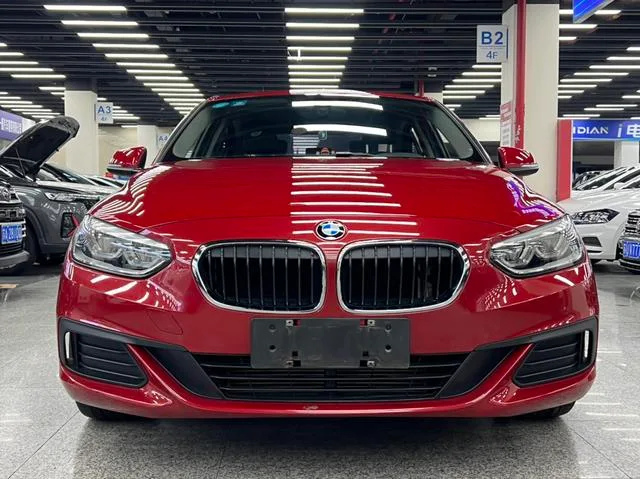 BMW 1 Series 2020 120i Style tendance extérieur photo 3 BMW 1 Series 2020 120i Style tendance extérieur photo 3