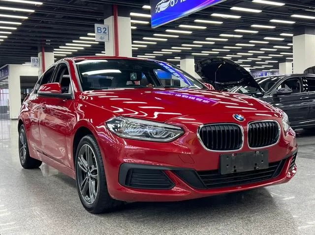BMW 1 Series 2020 120i Style tendance extérieur photo 4 BMW 1 Series 2020 120i Style tendance extérieur photo 4