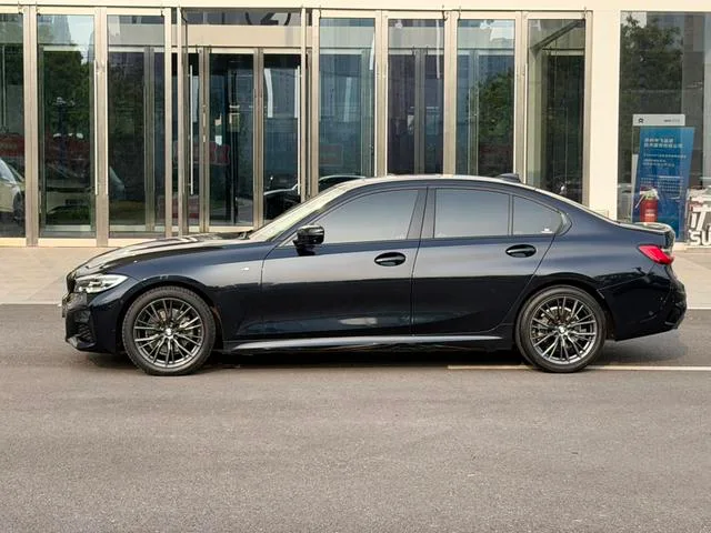 BMW 3 Series 2021 325i M Спортивный ночной костюм экстерьер фото 3 BMW 3 Series 2021 325i M Спортивный ночной костюм экстерьер фото 3
