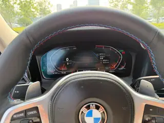 BMW 3 Series 2021 325i M Спортивный ночной костюм интерьер фото 15 BMW 3 Series 2021 325i M Спортивный ночной костюм интерьер фото 15