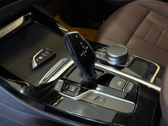 BMW X3 2020 xDrive25i Ensemble de luxe intérieur photo 6 BMW X3 2020 xDrive25i Ensemble de luxe intérieur photo 6