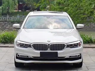 BMW 5 Series 2018 530Li xDrive Traje de lujo exterior foto 2 BMW 5 Series 2018 530Li xDrive Traje de lujo exterior foto 2