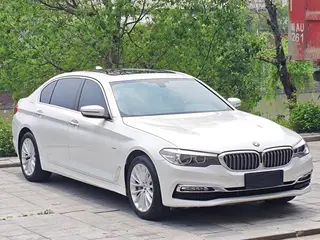 BMW 5 Series 2018 530Li xDrive Traje de lujo exterior foto 3 BMW 5 Series 2018 530Li xDrive Traje de lujo exterior foto 3
