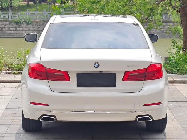 BMW 5 Series 2018 530Li xDrive Traje de lujo exterior foto 5 BMW 5 Series 2018 530Li xDrive Traje de lujo exterior foto 5
