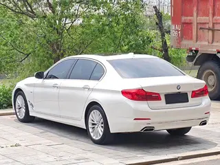 BMW 5 Series 2018 530Li xDrive Traje de lujo exterior foto 6 BMW 5 Series 2018 530Li xDrive Traje de lujo exterior foto 6