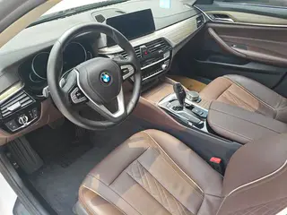 BMW 5 Series 2018 530Li xDrive Traje de lujo exterior foto 7 BMW 5 Series 2018 530Li xDrive Traje de lujo exterior foto 7