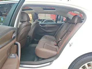 BMW 5 Series 2018 530Li xDrive Traje de lujo interior foto 11 BMW 5 Series 2018 530Li xDrive Traje de lujo interior foto 11