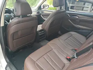 BMW 5 Series 2018 530Li xDrive Traje de lujo interior foto 12 BMW 5 Series 2018 530Li xDrive Traje de lujo interior foto 12