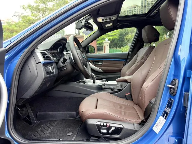 BMW 3 Series 2019 320i M Conjunto deportivo exterior foto 7 BMW 3 Series 2019 320i M Conjunto deportivo exterior foto 7