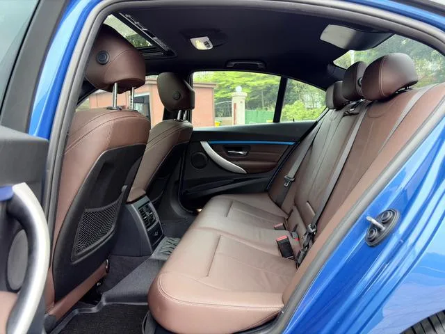 BMW 3 Series 2019 320i M Conjunto deportivo interior foto 8 BMW 3 Series 2019 320i M Conjunto deportivo interior foto 8