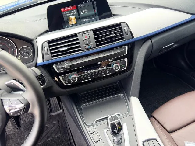 BMW 3 Series 2019 320i M Conjunto deportivo interior foto 9 BMW 3 Series 2019 320i M Conjunto deportivo interior foto 9