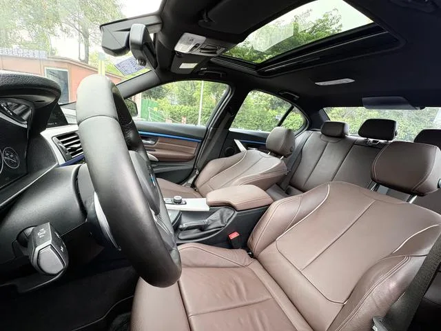 BMW 3 Series 2019 320i M Conjunto deportivo interior foto 11 BMW 3 Series 2019 320i M Conjunto deportivo interior foto 11