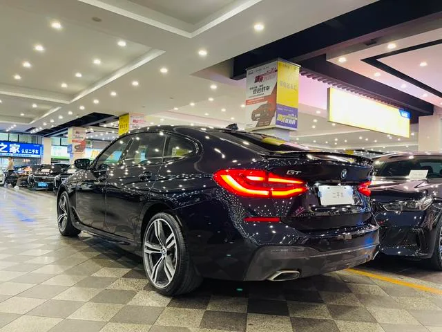BMW 6 Series GT 2018 640i xDrive M Ensemble de sport intérieur photo 14 BMW 6 Series GT 2018 640i xDrive M Ensemble de sport intérieur photo 14