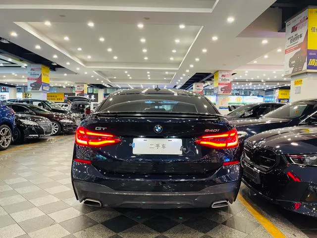 BMW 6 Series GT 2018 640i xDrive M Ensemble de sport intérieur photo 15 BMW 6 Series GT 2018 640i xDrive M Ensemble de sport intérieur photo 15