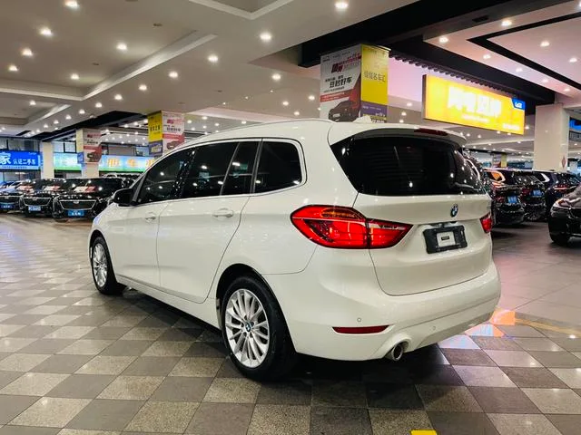 BMW 2 Series Active Tourer 2019 220i Leading Type interior photo 11 BMW 2 Series Active Tourer 2019 220i Leading Type interior photo 11