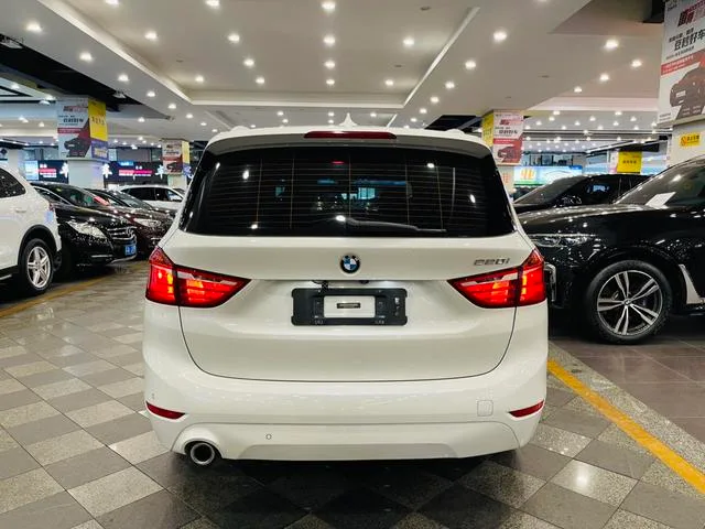 BMW 2 Series Active Tourer 2019 220i Leading Type interior photo 12 BMW 2 Series Active Tourer 2019 220i Leading Type interior photo 12
