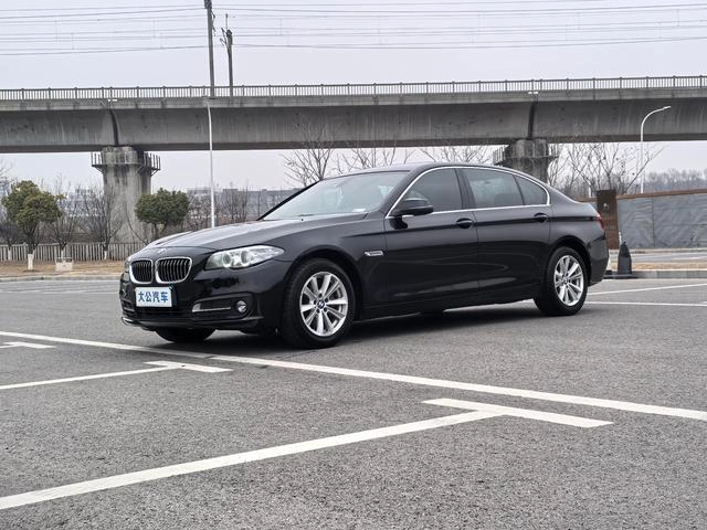 BMW 5 Series 2017 520Li Estilo elegante exterior foto 1 BMW 5 Series 2017 520Li Estilo elegante exterior foto 1