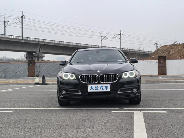 BMW 5 Series 2017 520Li Estilo elegante exterior foto 2 BMW 5 Series 2017 520Li Estilo elegante exterior foto 2