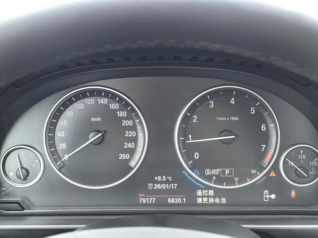 BMW 5 Series 2017 520Li Estilo elegante interior foto 9 BMW 5 Series 2017 520Li Estilo elegante interior foto 9