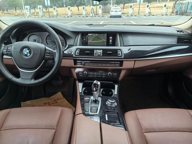 BMW 5 Series 2017 520Li Estilo elegante interior foto 10 BMW 5 Series 2017 520Li Estilo elegante interior foto 10